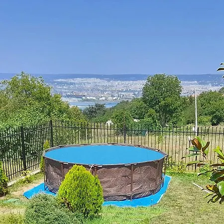 ヴィラ View ヴァルナ