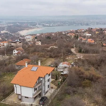Vila View *