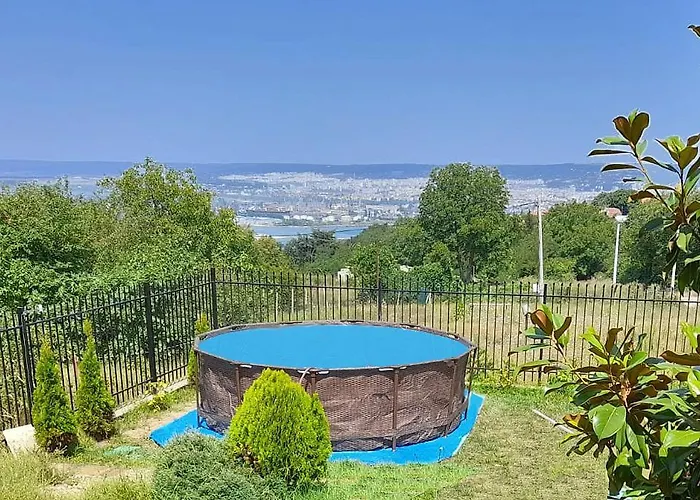 فيلة View فارنا